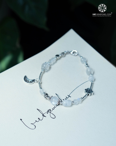 Lắc Tay Moonstone Mix Charm Mặt Trăng - Chỉ Đồng Tâm