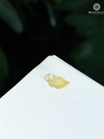 Mặt dây chuyền Hồ Ly Thạch Anh Tóc Vàng Ôm Hoa dáng dài