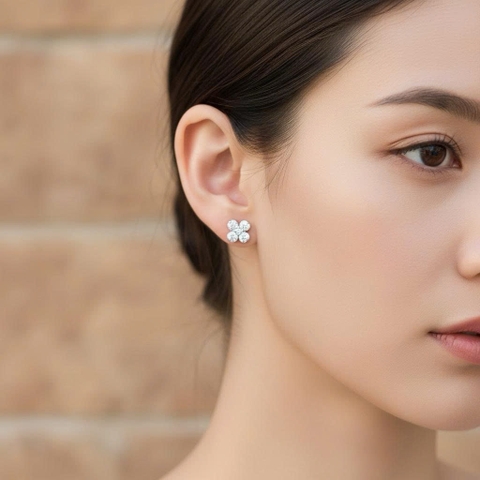 Khuyên tai bạc 925 Luna Jewelry dạng chuôi cỏ 4 lá nạm đá