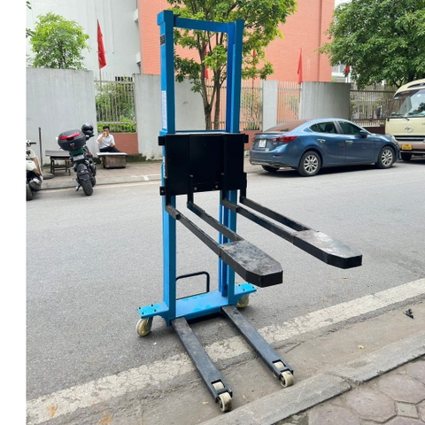 Xe nâng điện điều khiển từ xa