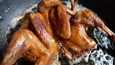 Chế biến món ăn Việt hấp dẫn với chảo gang Lodge