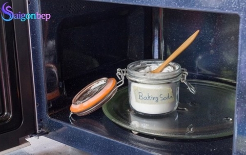 Vệ sinh lò vi sóng bằng Baking Soda