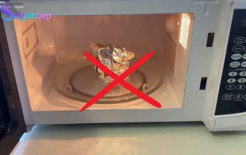 Những thực phẩm không nên đưa vào trong lò vi sóng