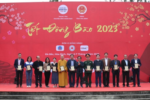 Tết đồng bào – Ấm tinh thần sẻ chia
