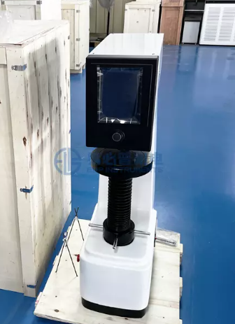 Máy đo độ cứng Brinell kỹ thuật số với tháp xoay 5 vị trí, ba đầu ấn và hai vật kính.