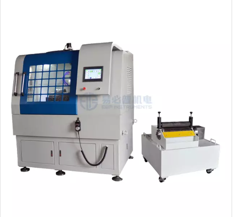 Máy cắt mẫu kim loại tự động với không gian cắt lớn.