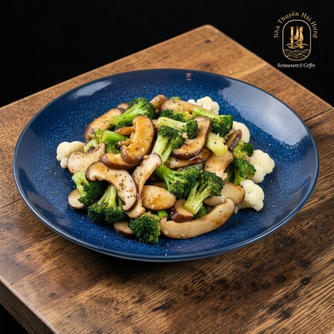 Hoa Lơ Xào Nấm Thập Cẩm (Stir-Fried Cauliflower with Mixed Mushrooms)