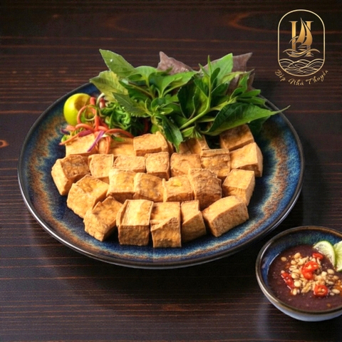 Đậu Chiên Giòn + Mắm Tôm (Crispy Tofu Served)