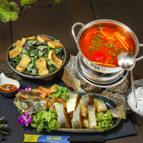 Lẩu Cá Ngạnh Măng Chua (Sour Bamboo Shoot Bagre Catfish Hot Pot)