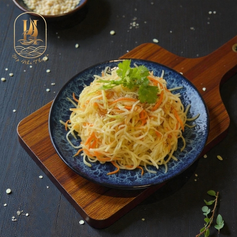 Su Hào Xào Mực (Stir-Fried Kohlrabi With Dried Squid)
