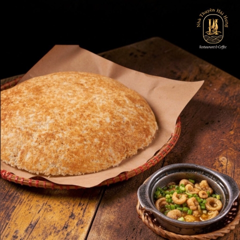 Cơm Cháy Tóp Mỡ Trưng Hành (Crispy Rice with Pork Cracklings & Scallion Oil)