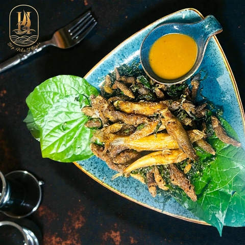 Bống Sông Chiên Lá Lốt (Deep-Fried River Goby With Wild Betel Leaves)