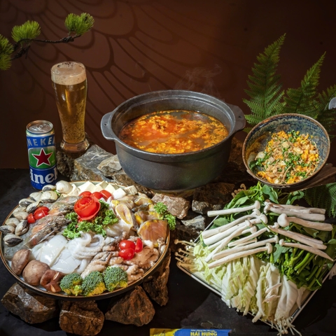Lẩu Hải Sản Cốt Riêu Cua Đồng (Seafood Hot Pot With Fresh Crab Paste Broth)