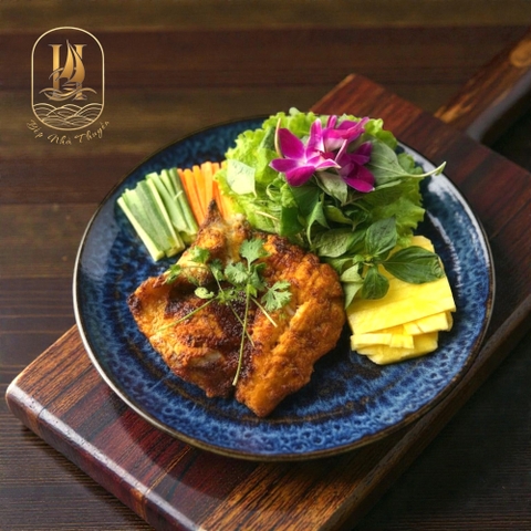 Cá Lăng Nướng Cuốn Rau Củ (Grilled Lang Fish Wrapped With Rice Paper)