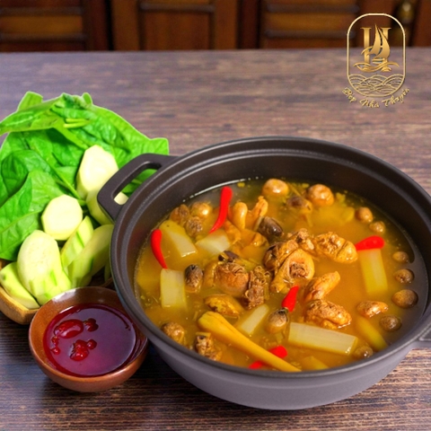 Lẩu Gà Ri Hầm Sả (Free-Range Chicken Hot Pot With Lemongrass)