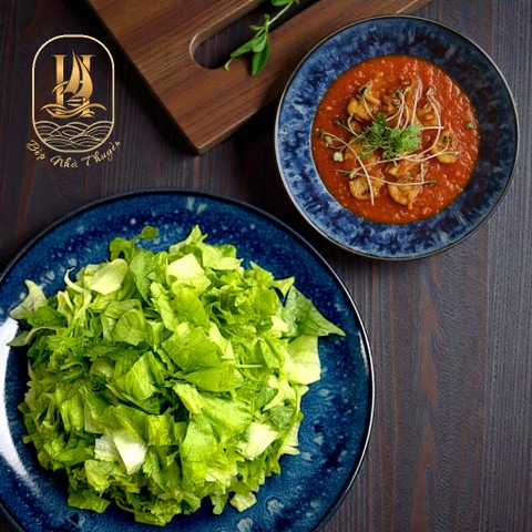 Rau Xanh + Sốt Cà Chua Tóp Mỡ (Fresh Vegetables With Tomato Sauce And Crispy Pork Fat)