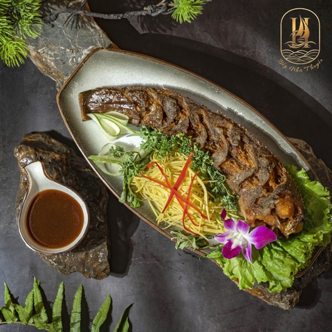 Cá Trê Sông Xây Tổ (Crispy Nest-Fried River Catfish)