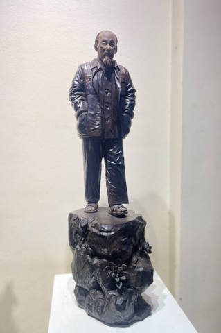 BÁC HỒ TỬ ĐÀN TÍM (HÀNG TRƯNG BÀY) BH 18924