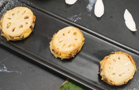 CỦ SEN KẸP ĐẬU GÀ