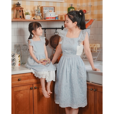 Tạp Dề  Vintage Ren  – Tạp Dề Thời Trang Cao Cấp - Dành Cho Mẹ Và Bé, Màu Trắng/Xanh - Set NGỌT