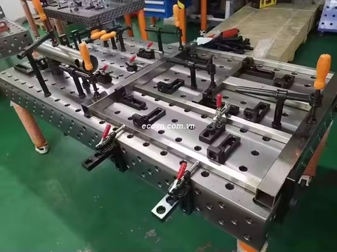 Bàn hàn kích thước 2000x1500mm dùng trong cơ khí chính xác.