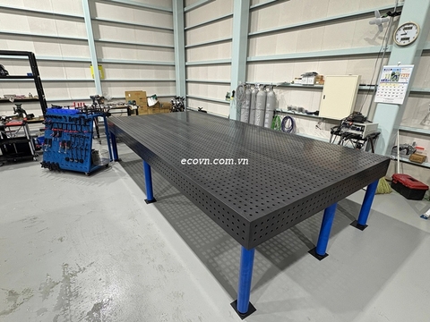 Bàn hàn kích thước 1200x1200mm dùng trong cơ khí chính xác.