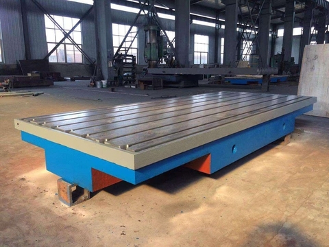 Bàn Gang Rãnh T Trong Chế Tạo Robot Công Nghiệp