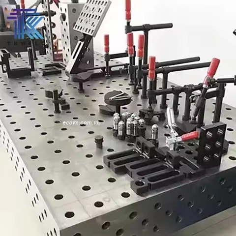 Bàn hàn kích thước 1500x1000mm dùng trong cơ khí chính xác.