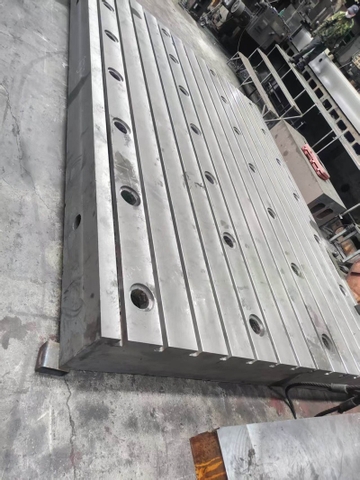 Ứng Dụng Bàn Gang Trong Chế Tạo Khuôn Mẫu Chính Xác