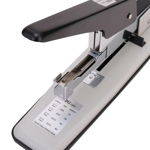 Bấm kim trung 100 tờ Deli 390