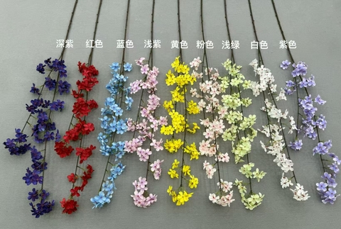 HOA LÊ CÀNH DÀI CỨNG