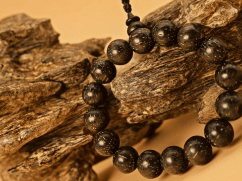 VÒNG TAY TRẦM HƯƠNG TỰ NHIÊN: ĐẲNG CẤP TRANG SỨC VÀ NĂNG LƯỢNG HỘ MỆNH