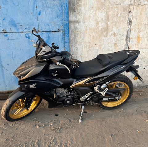 Yên Winner Có Gờ Mông – Màu Đen Thể Thao _ WINNER-G06-BLACK
