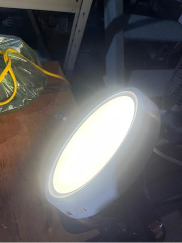Đèn led ốp trần ánh sáng nắng ấm hàng cũ chưa từng sử dụng -NTGD