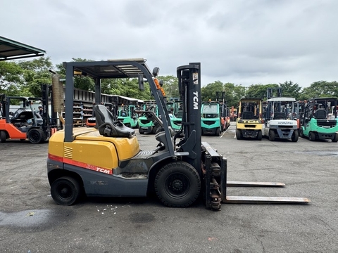 Xe nâng dầu cũ 2 tấn TCM FD20T3 đời 2005 số tự động - F120-00324