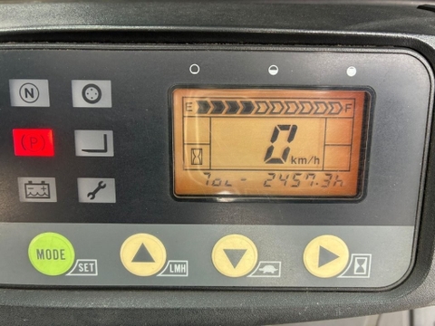 Xe nâng điện 1.5 tấn KOMATSU FB15-12 Hoạt Động Ít (Đời 2015)