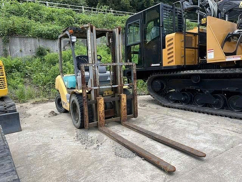 Xe nâng dầu cũ 3 tấn Komatsu FD30C-15 số sàn càng dài 1.81m dịch giá đời 2005 - 583217
