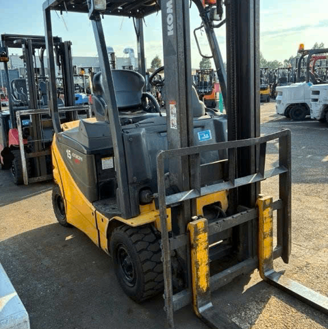 Xe nâng điện ngồi lái 1.5 tấn Komatsu FB15-12 đời 2015