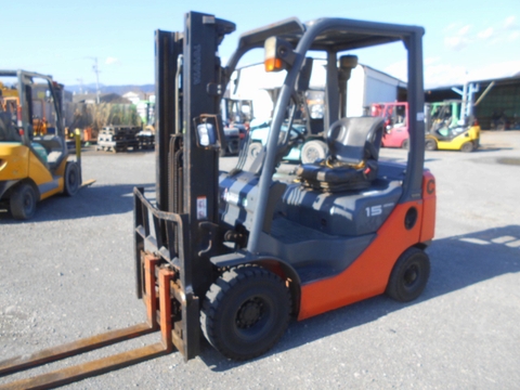 Xe nâng dầu 1.5 tấn TOYOTA 02-8FD15 Đời 2011 (Chui Container - Dịch Giá - Gật Gù)