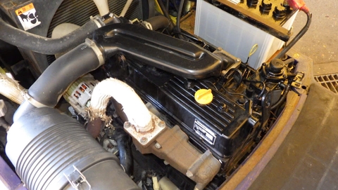 Xe nâng dầu 2.5 tấn KOMATSU FD25T-14 Đời 2001 (Chạy Lướt 3.882 Giờ)