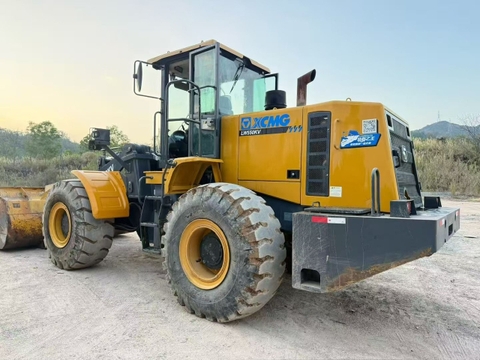 Máy xúc lật 5.5 tấn XCMG LW550KV Bản Cần Dài (Đời 2021) - Gầu 4.2 m3