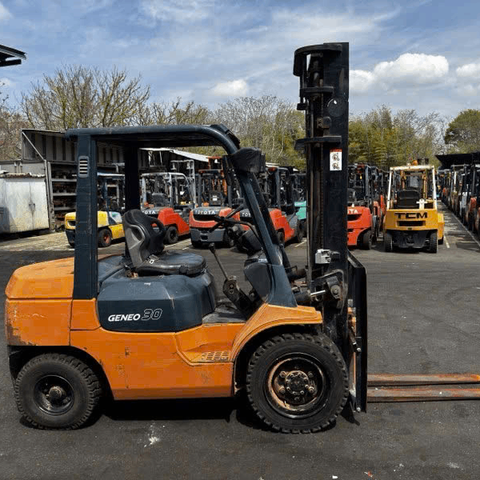 Xe nâng dầu 3 tấn TOYOTA 7FD30 Số Sàn (Đời 2000 - Nâng Cao 4m)