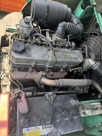 Xe nâng dầu 2.5 tấn MITSUBISHI FD25T đời 2006 chui cont dịch giá