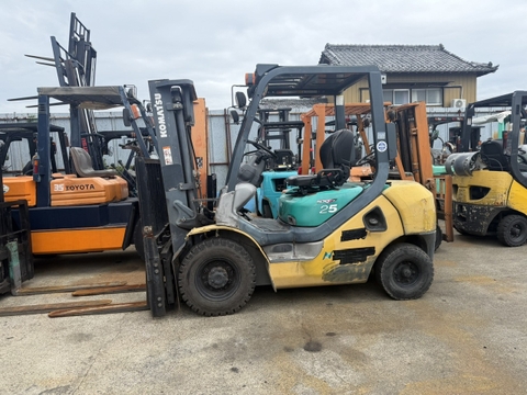 Xe nâng dầu cũ 2.5 tấn Komatsu FD25-16 số tự động dịch càng - 718426