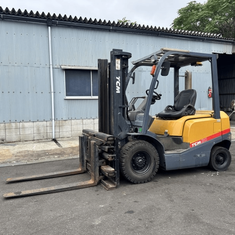 Xe nâng dầu cũ 2 tấn TCM FD20T3 đời 2005 số tự động - F120-00324