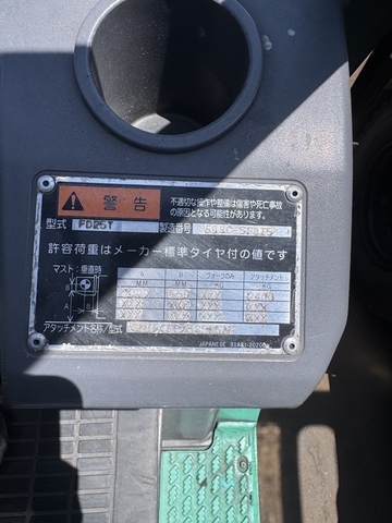 Xe nâng dầu 2.5 tấn MITSUBISHI FD25T đời 2006 chui cont dịch giá