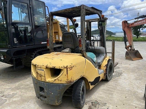 Xe nâng dầu cũ 3 tấn Komatsu FD30C-15 số sàn càng dài 1.81m dịch giá đời 2005 - 583217