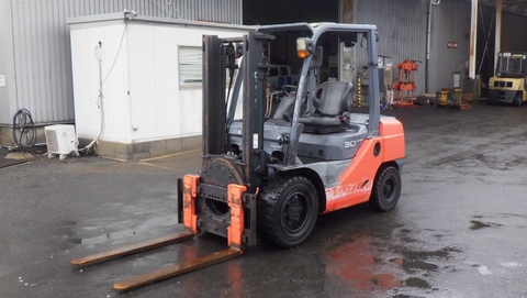 Xe nâng dầu 3 tấn TOYOTA 52-8FD30 Đời 2014 (Mâm Xoay 360 độ)