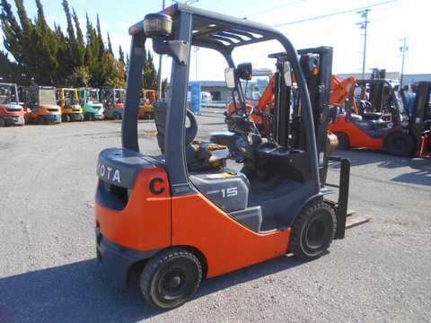 Xe nâng dầu 1.5 tấn TOYOTA 02-8FD15 Đời 2011 (Chui Container - Dịch Giá - Gật Gù)