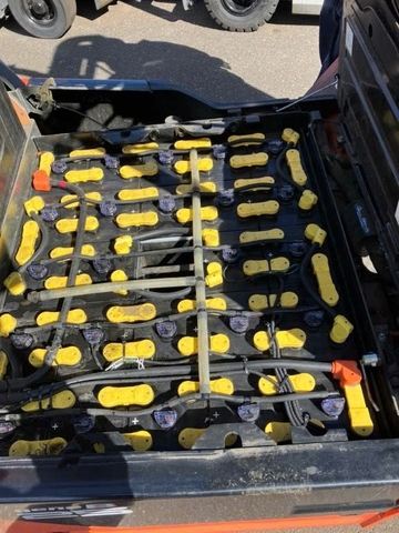 Xe nâng điện ngồi lái 2.5 tấn TOYOTA 40-8FB25 Đời 2021 (Nâng 6m - Lướt 3.942 Giờ)